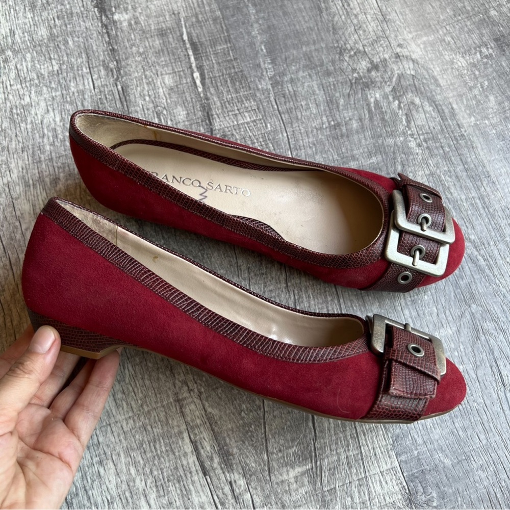 Franco Sarto Women’s Flats Burgundy Size 6 Buckle Detail - Picture 2 of 9